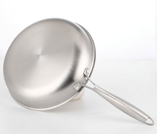 为什么商用厨房很少用不锈钢锅 为什么商用厨房很少用不锈钢锅